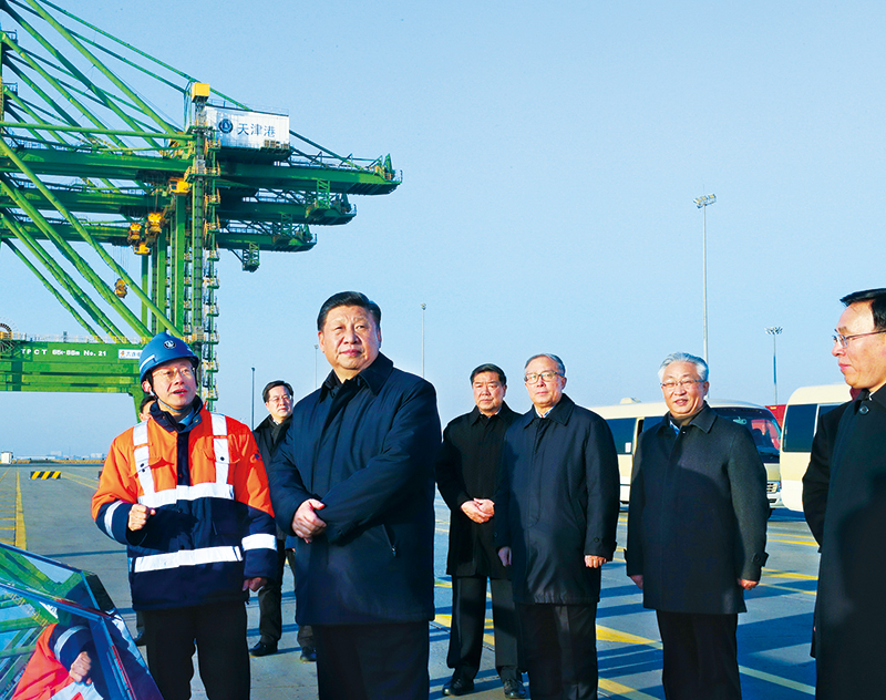 2019年1月16日至18日，中共中央總書記、國(guó)家主席、中央軍委主席習(xí)近平在京津冀考察，主持召開京津冀協(xié)同發(fā)展座談會(huì)并發(fā)表重要講話。這是1月17日下午，習(xí)近平在天津港碼頭考察。