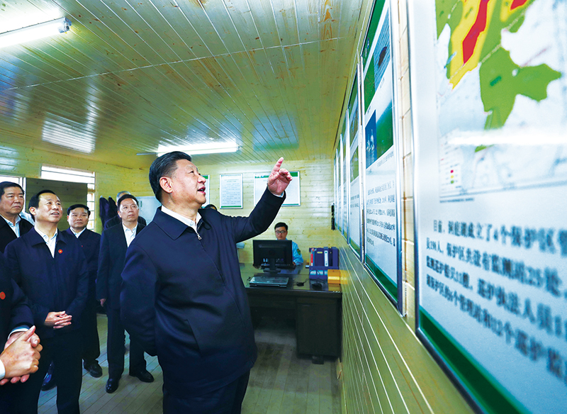 2018年4月26日下午，中共中央總書記、國(guó)家主席、中央軍委主席習(xí)近平在武漢主持召開深入推動(dòng)長(zhǎng)江經(jīng)濟(jì)帶發(fā)展座談會(huì)并發(fā)表重要講話。這是座談會(huì)前，習(xí)近平于25日下午在東洞庭湖國(guó)家級(jí)自然保護(hù)區(qū)巡護(hù)監(jiān)測(cè)站考察。